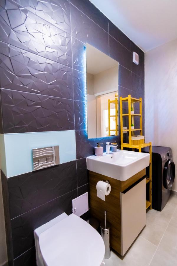 Brown Bear Apt. Boho Style Bedroom W/ City View & Free Parking 브라쇼브 외부 사진